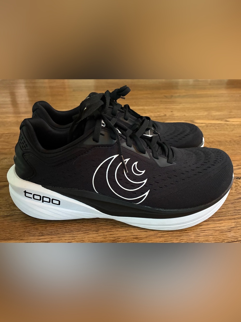 Topo Athletic Phantom 4 Running Shoes Black White 9 NWOB